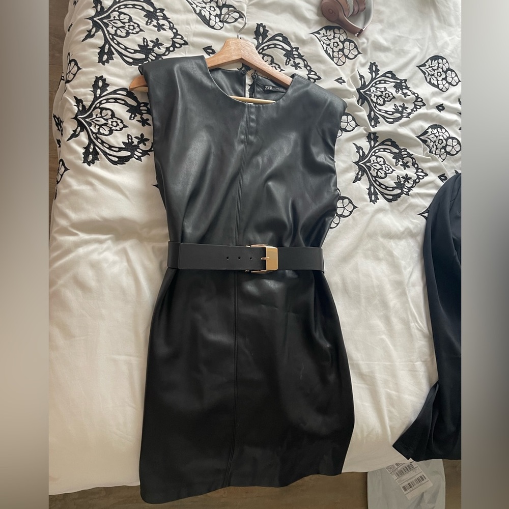 Leather dress with belt - Picture 2 of 2